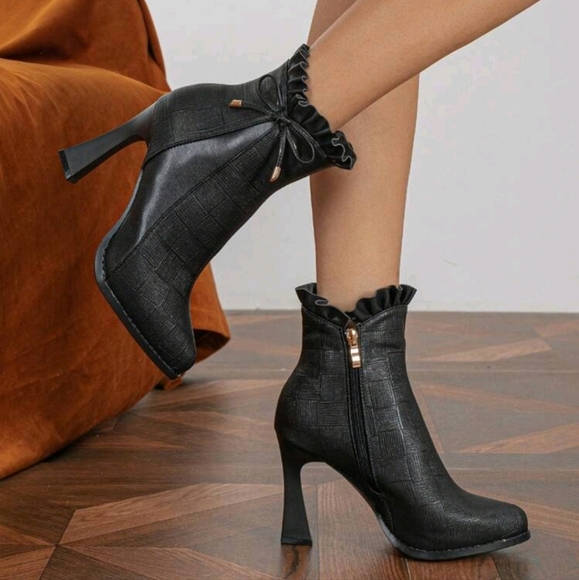 Waterproof Platform Bow Chunky Heel Short Boots, Black With Side Zipper - Picture 4 of 6